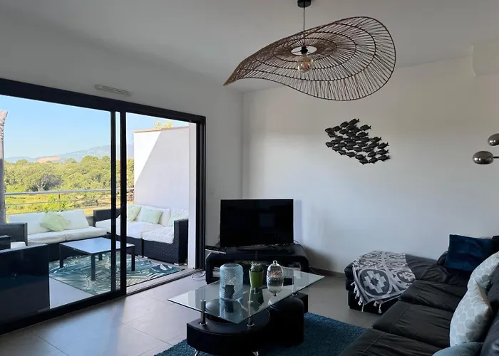 Dernier Etage Avec Privatif Sur Grande Terrasse * Porto-Vecchio (Corsica)