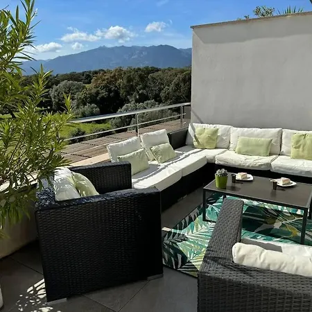 Dernier étage Avec Privatif Sur Grande Terrasse * Porto-Vecchio (Corsica)