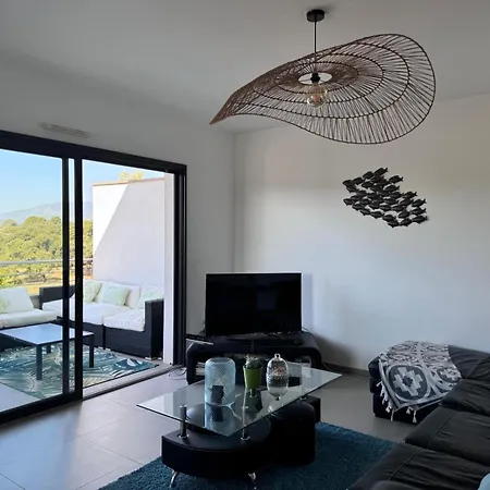 Dernier étage Avec Privatif Sur Grande Terrasse * Porto-Vecchio (Corsica)