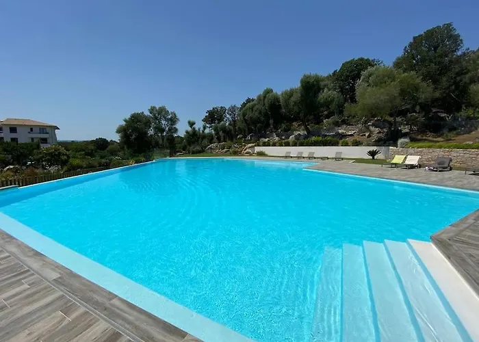 Dernier Etage Avec Privatif Sur Grande Terrasse * Porto-Vecchio (Corsica)